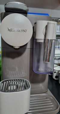 Nespresso Latissima one, usada em bom estado.