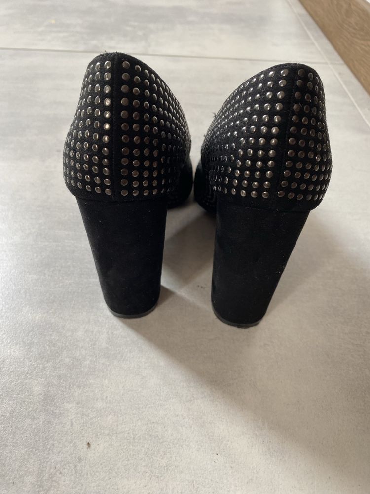 Buty damskie na obcasie