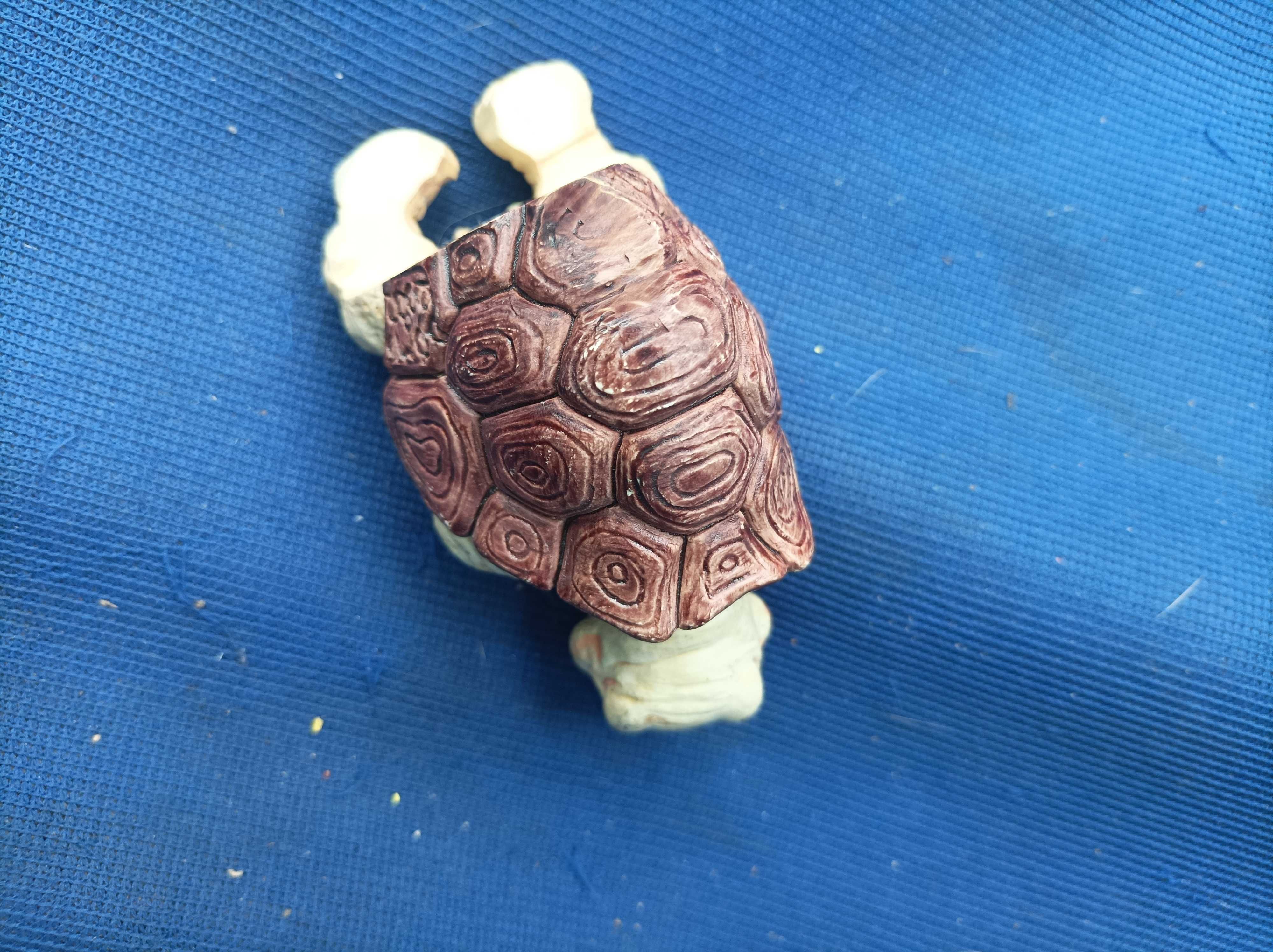Śliczna figurka żółwia z masy ceramicznej ręcznie malowana