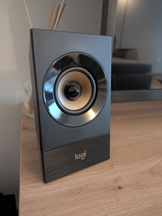 Colunas Logitech Z533
