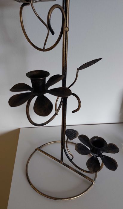 Metalowy świecznik wys. 62cm.
