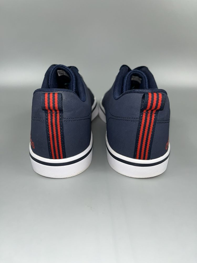 Кроссовки Adidas 40 размер (по стельке 25.5 см)