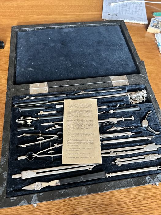 Набор чертёжных инструментов