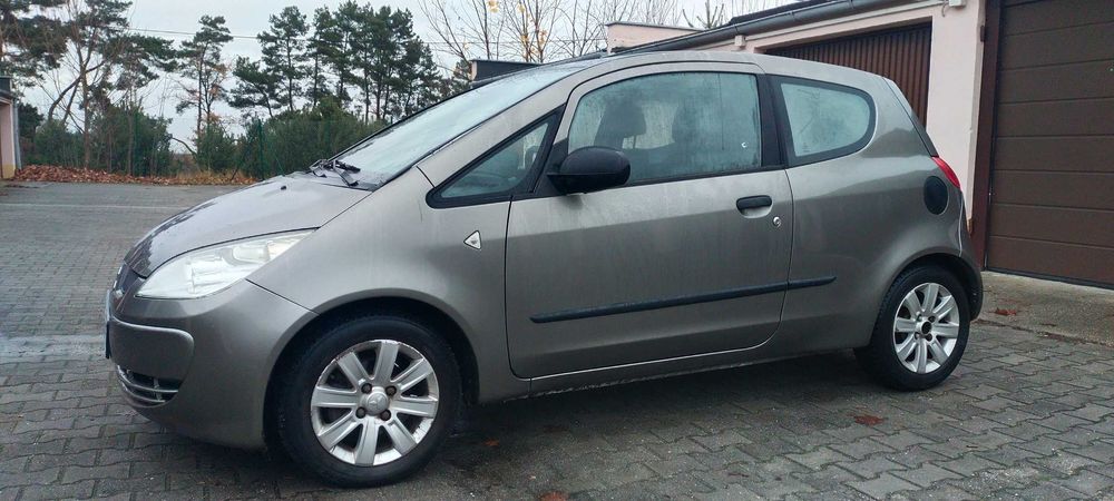 Mitsubishi colt 1.3  benzyna   mały przebieg  130 tyś  - ładny .
