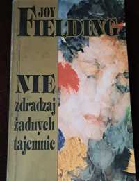 Nie zdradzaj żadnych tajemnic. J. Fielding.