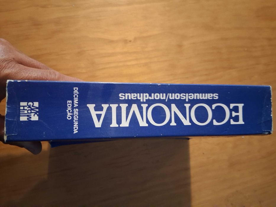 Livro "Economia" 12ª edição de Samuelson e Nordhaus