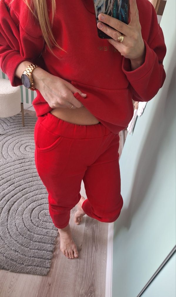 Czerwony dres Pakuten