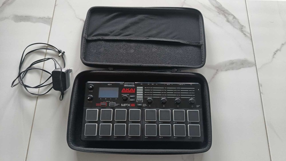 Sampler AKAI MPX16
