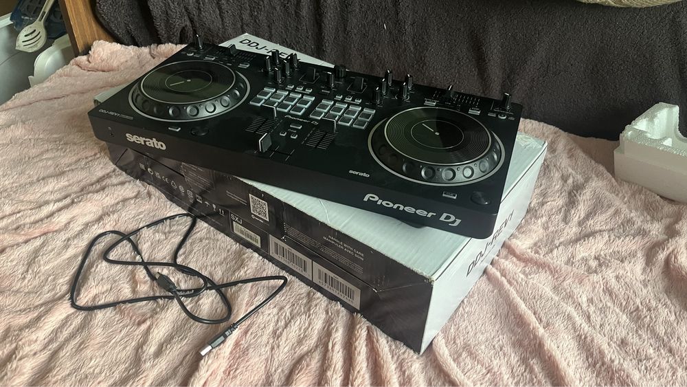 Konsola DJ Pioneer Serato DDJ-REV1 w doskonałym stanie!