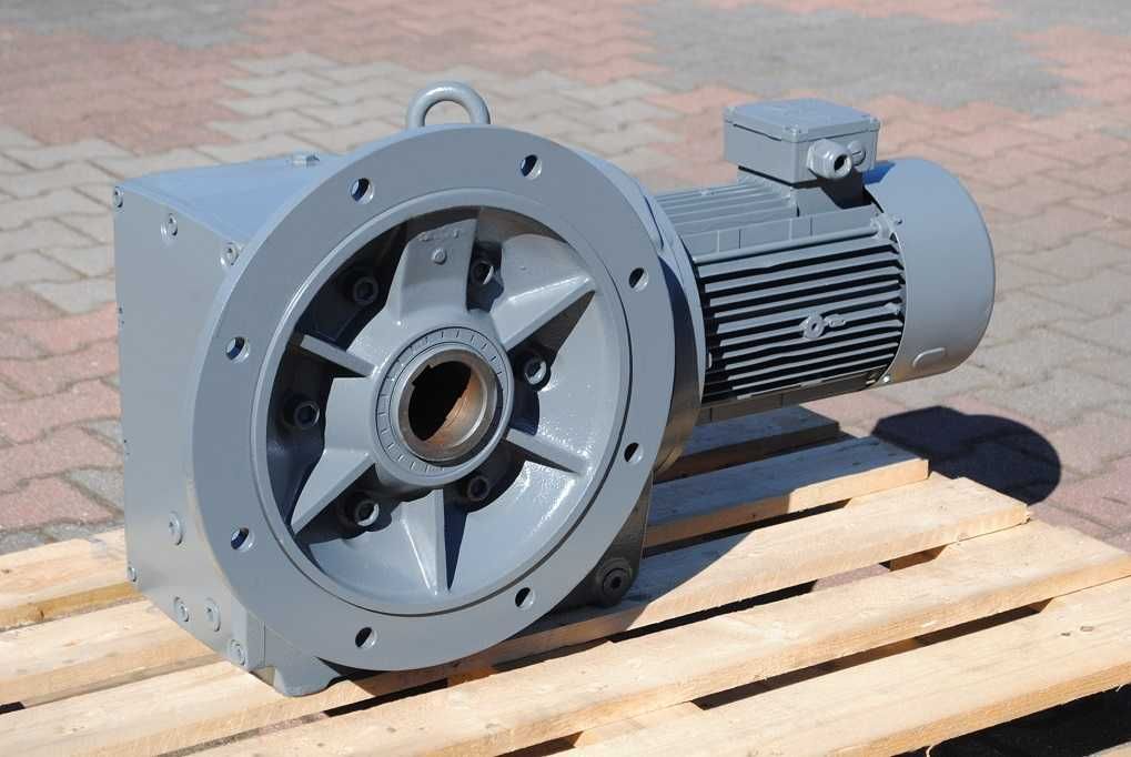 Motoreduktor kątowy 5.5kw. 26obr./min. firmy SEW