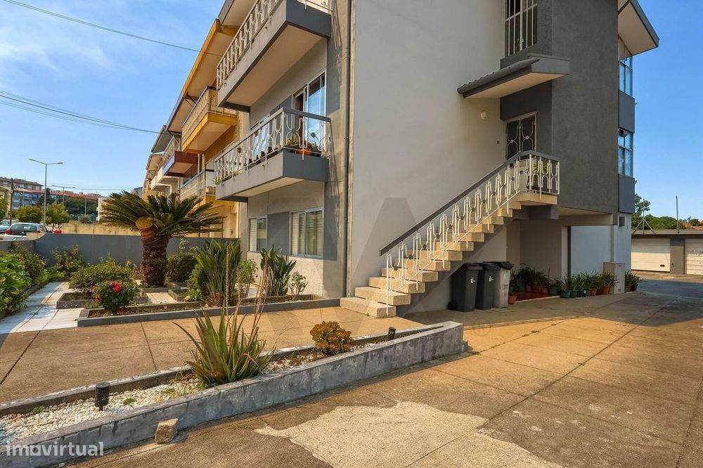 Andar Moradia T2 Totalmente Renovado em Gueifães c/ Varanda e Garagem