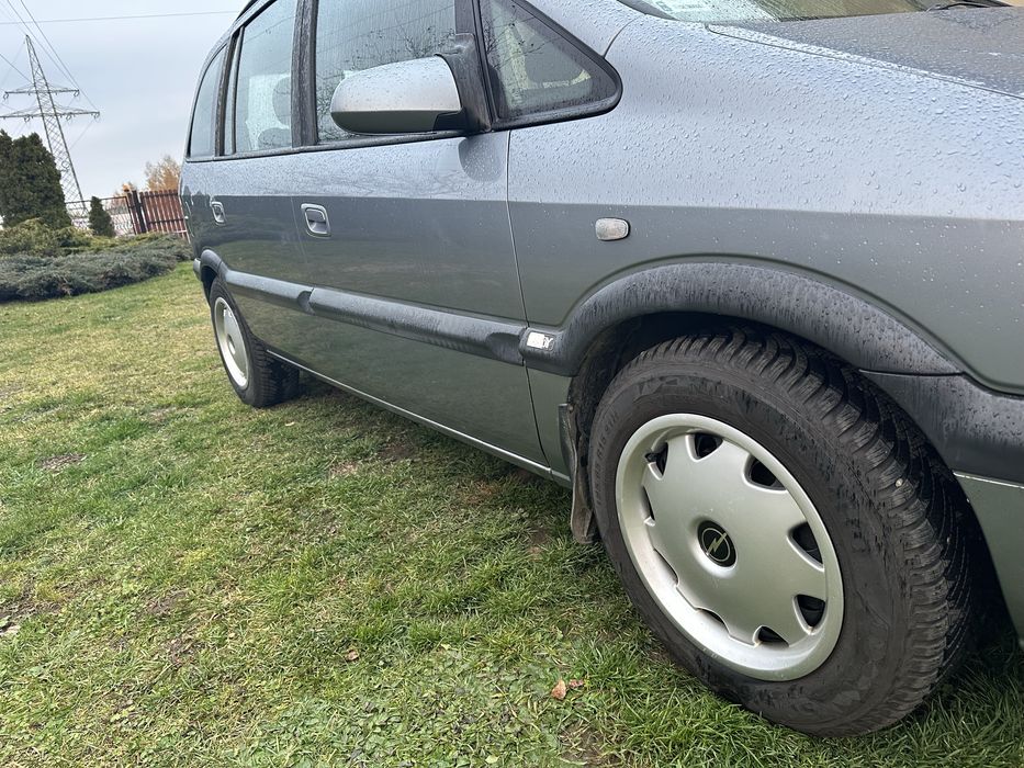 Zafira z opłatami i gazem