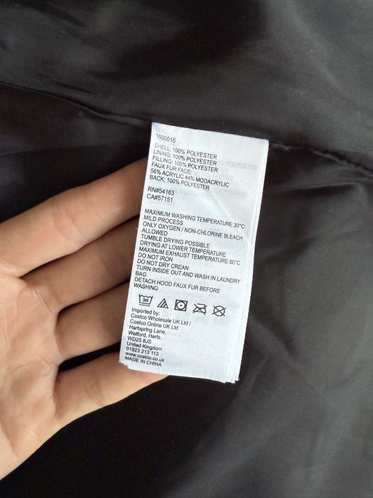 Жіночий пуховик бренду DKNY