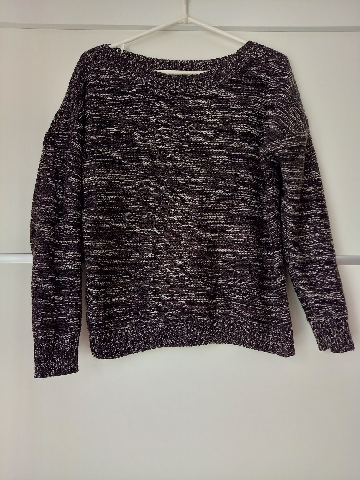 Sweter z dekoltem w łódkę
