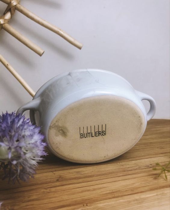 Pojemnik bialy np. na masło Butlers