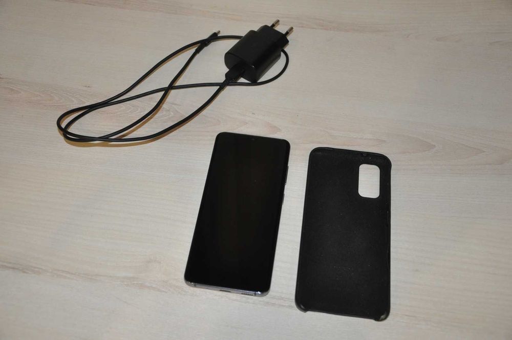 Samsung Galaxy S20 128GB Cosmic Gray + case!
