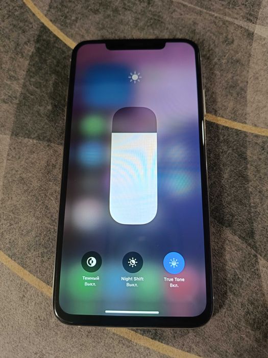 Продам iPhone XS Max neverloc , цвет белый .