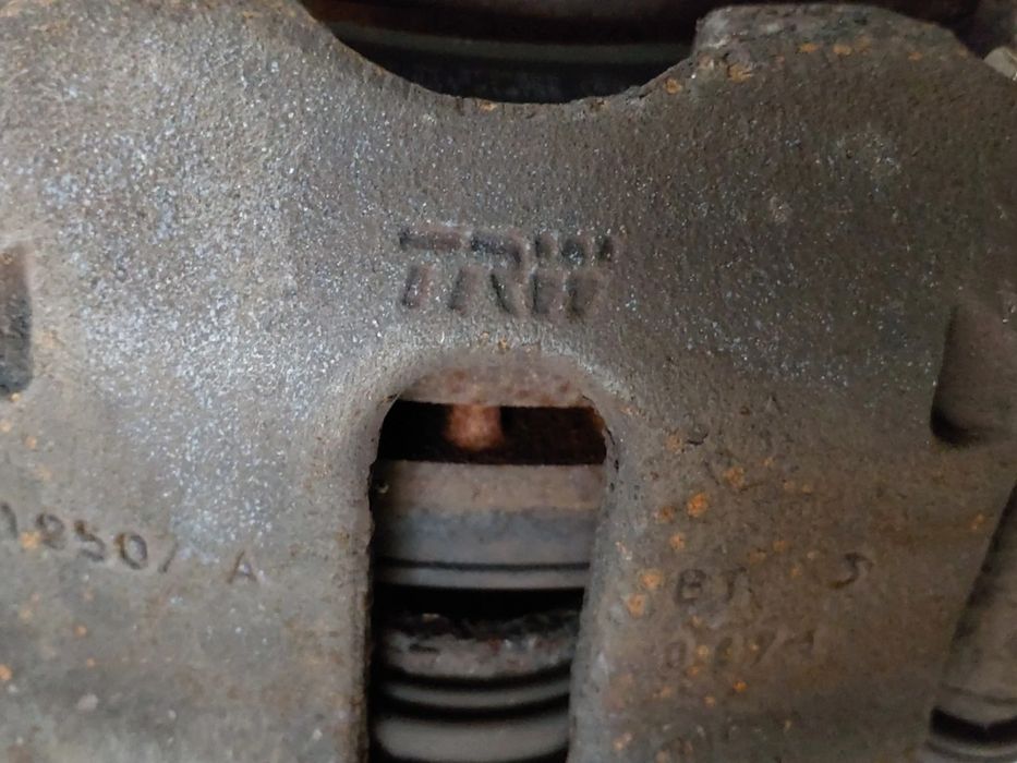 Pinça travão / maxila de travão frente esquerda NISSAN Micra IV (K13)