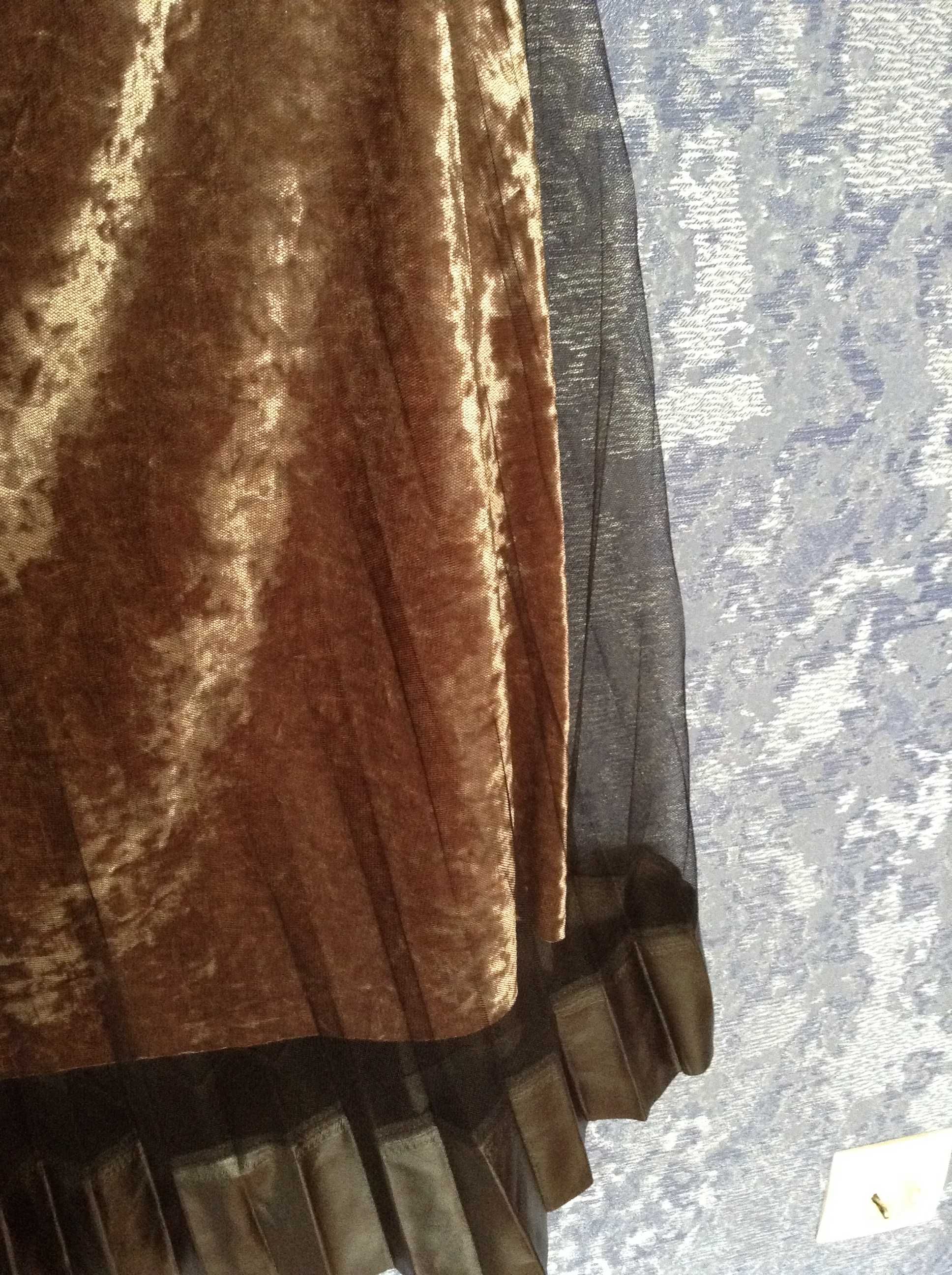 Гипюровая юбка с атласными рюшами на панбархатной основе, размер S