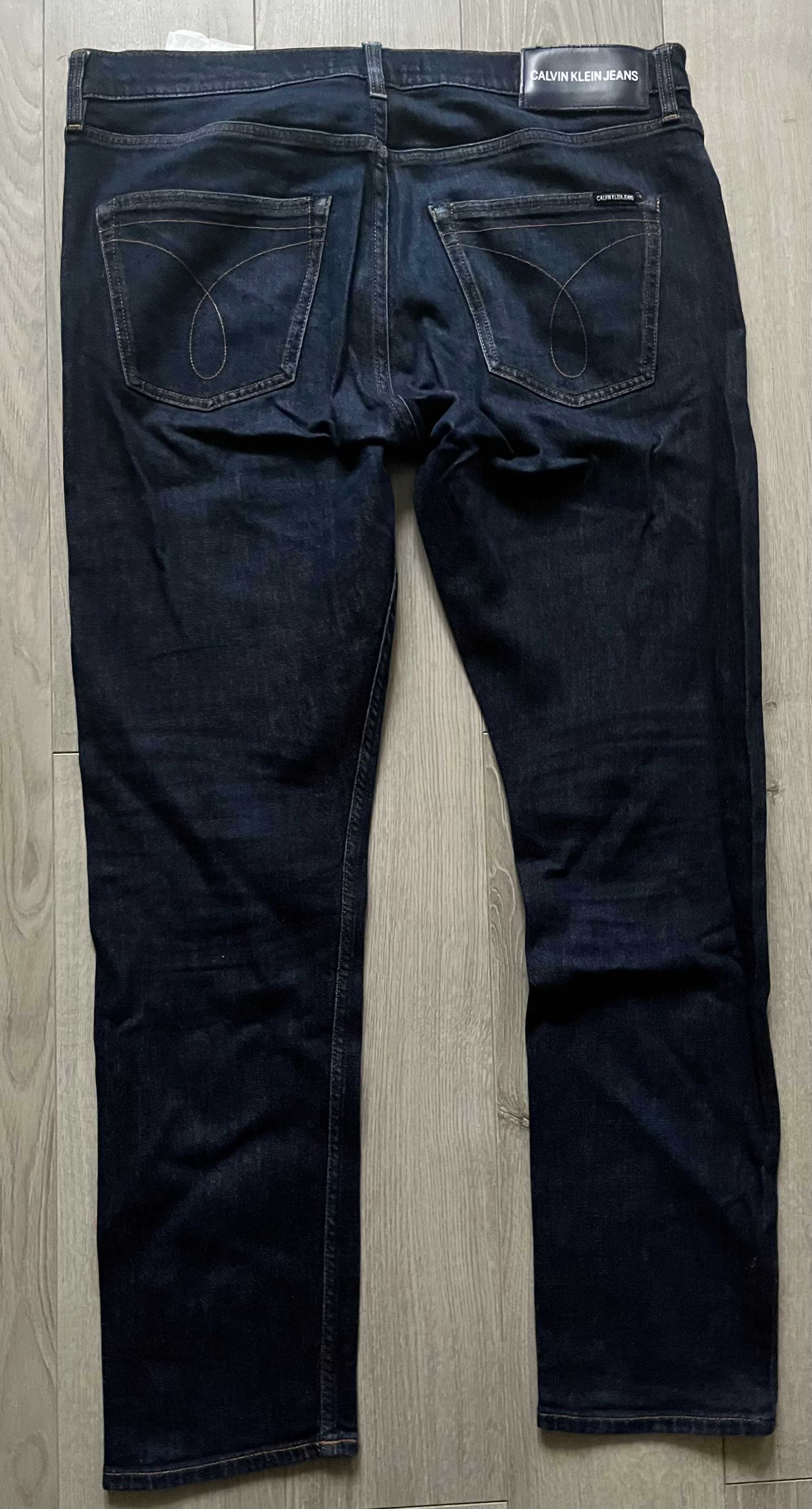Granatowe jeansy Calvin Klein rozmiar 34/34 98% bawełna