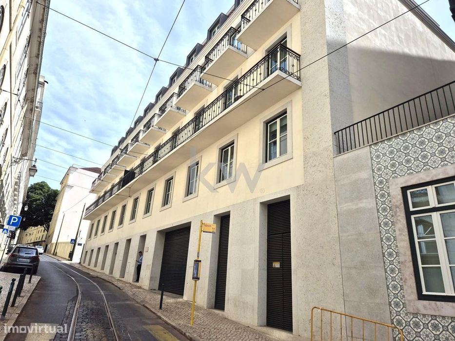 Apartamento T2 Completamente Renovado Para Arrendamento No Chiado