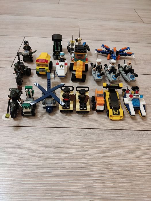 19 мини наборов Лего