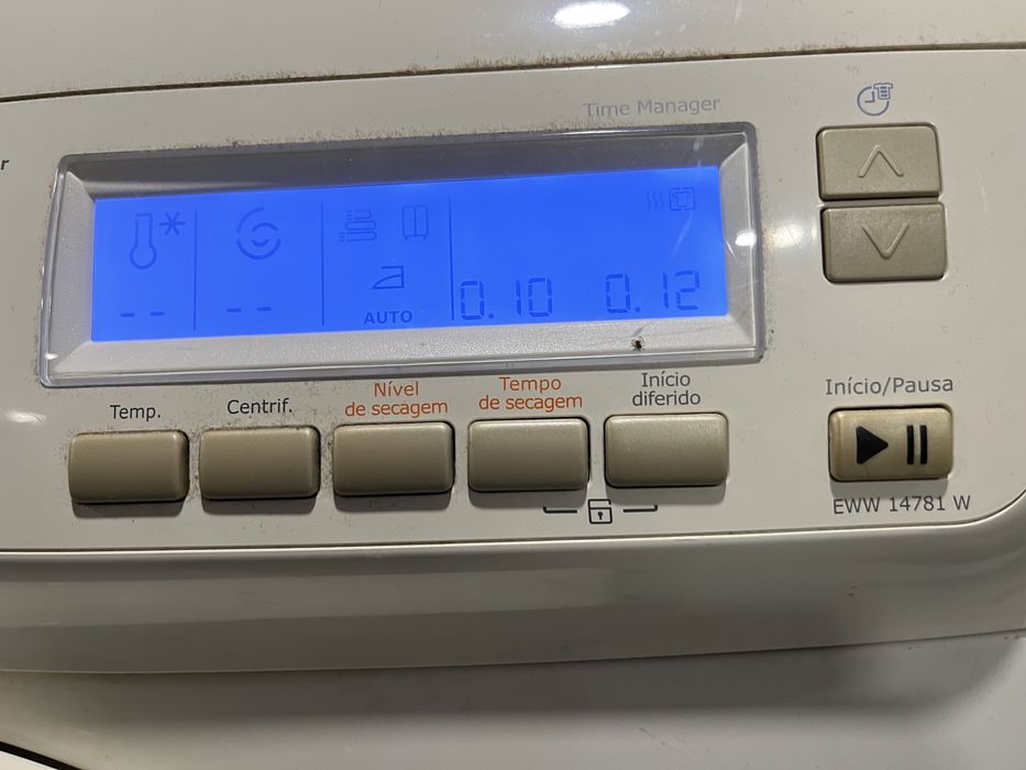 Maquina lavar e secar roupa Eletrolux