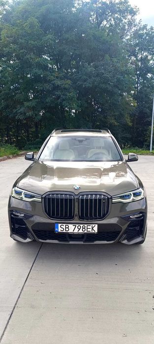 BMW X7 M50i - samochód osobowy