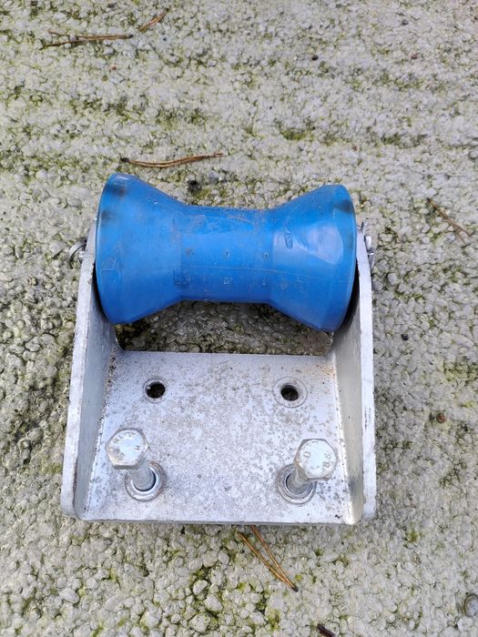 Podpory, rolki kilowe do przyczepy podłodziowej