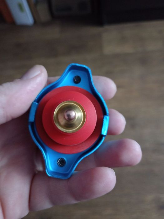 Крышка радиатора с датчиком температуры  1,1бар