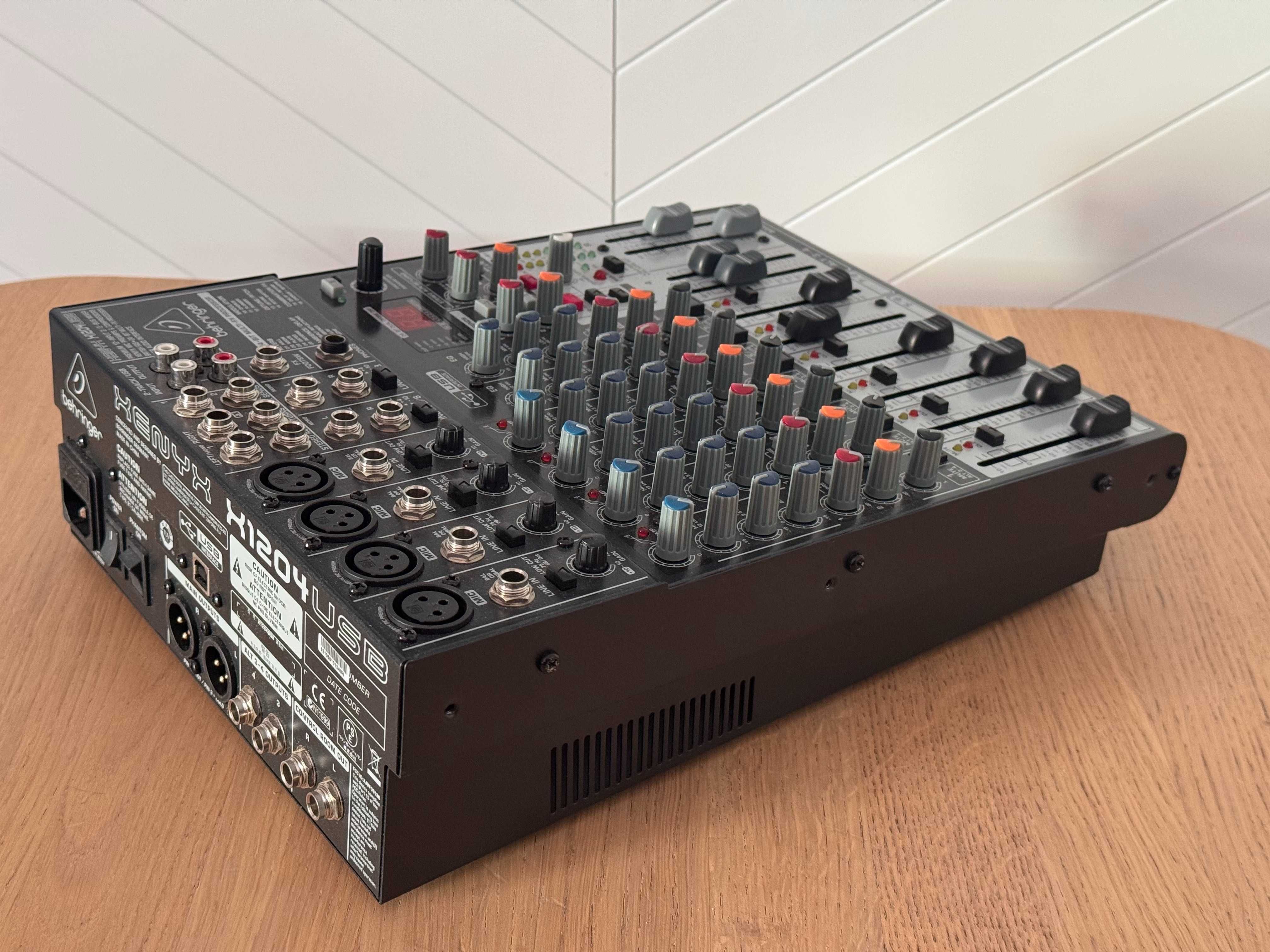 Behringer XENYX 1204USB  mixtable 12 canais com USB - excelente estado