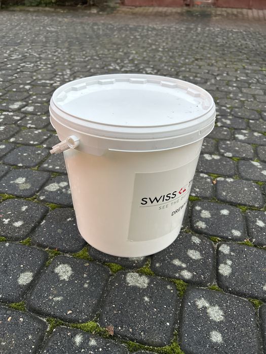 Wiadra 10L nowe z pokrywkami (25 sztuk)
