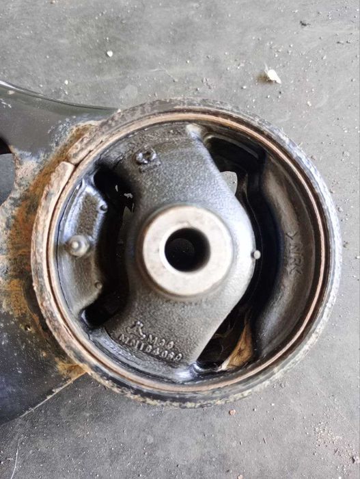 Опора двигателя задняя, подушка , MN101573 Mitsubishi
