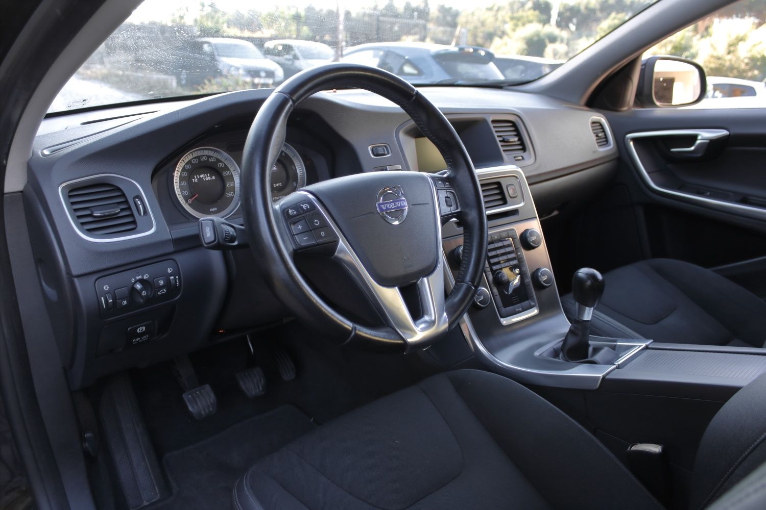 Volvo V60 1.6 D Momentum (180€/Mês)