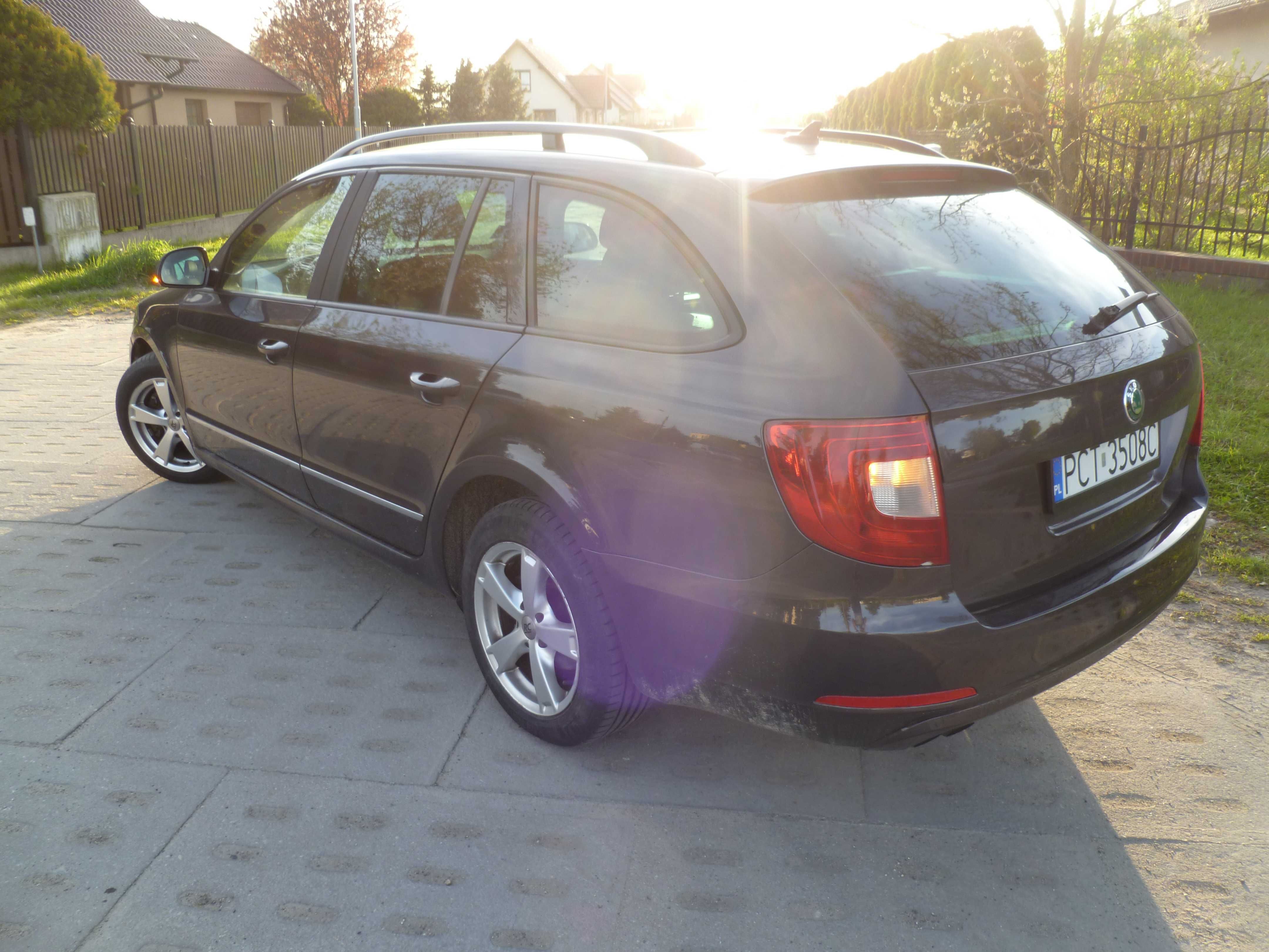 Skoda Superb 1.6 TDI 105 koni kombi 2011 rok