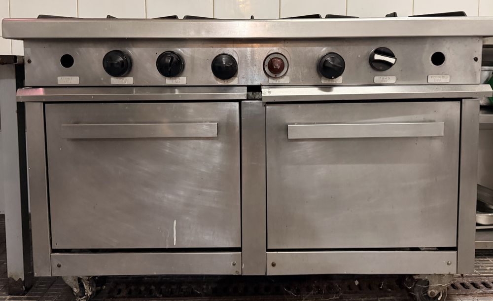 Fogão industrial usado em restaurante