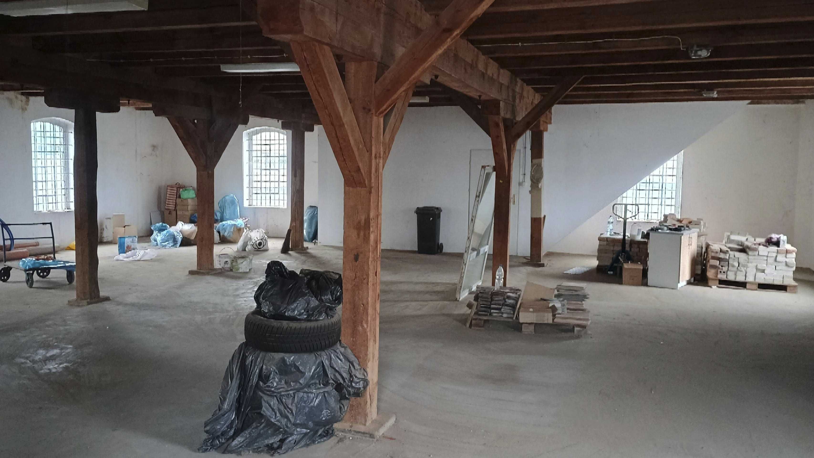 Magazyn o pow. 677 m2 wraz z działką 528 m2
