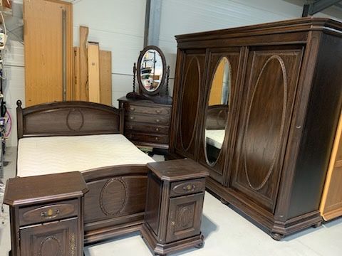 Ładna dębowa sypialnia łóżko 150cm szafki komoda szafa stekaż lustro