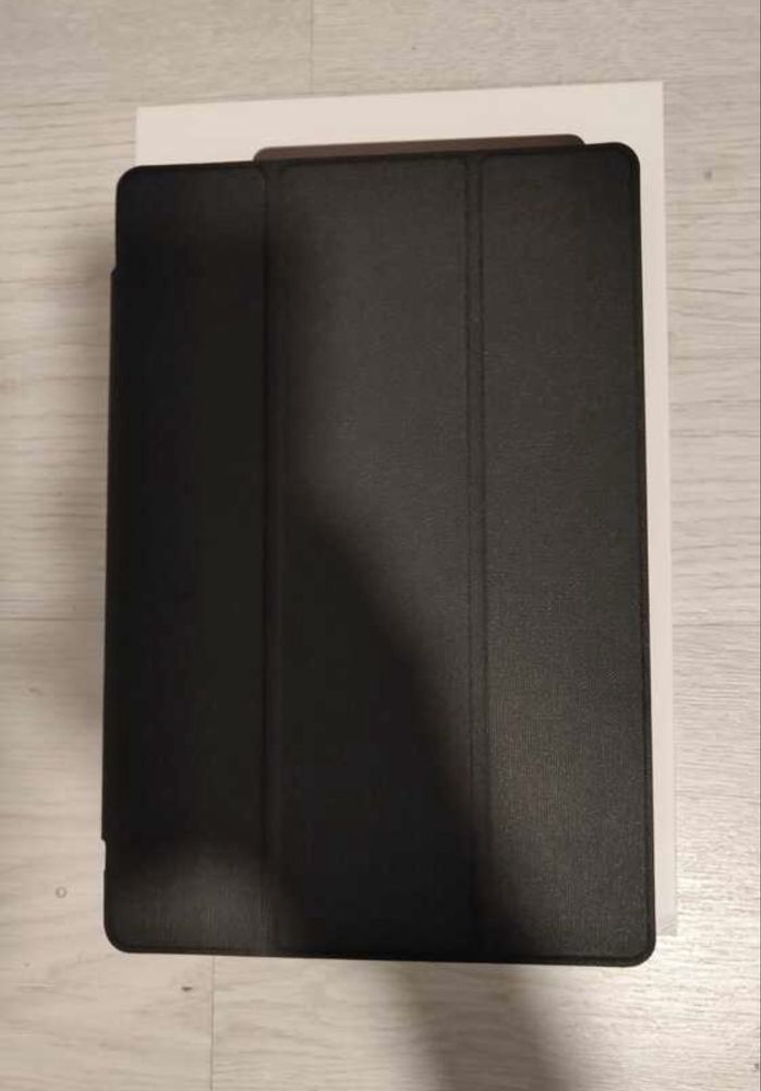 Tablet nowy z etui