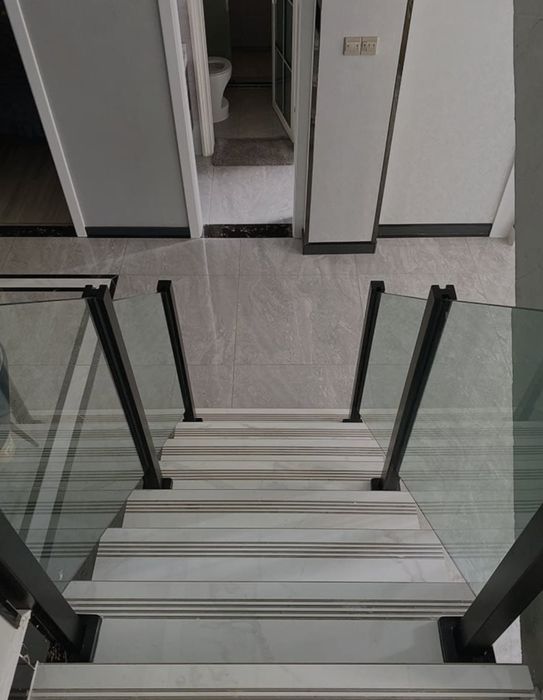 Słupek narożny balustrady szklanej stał nierdzewna