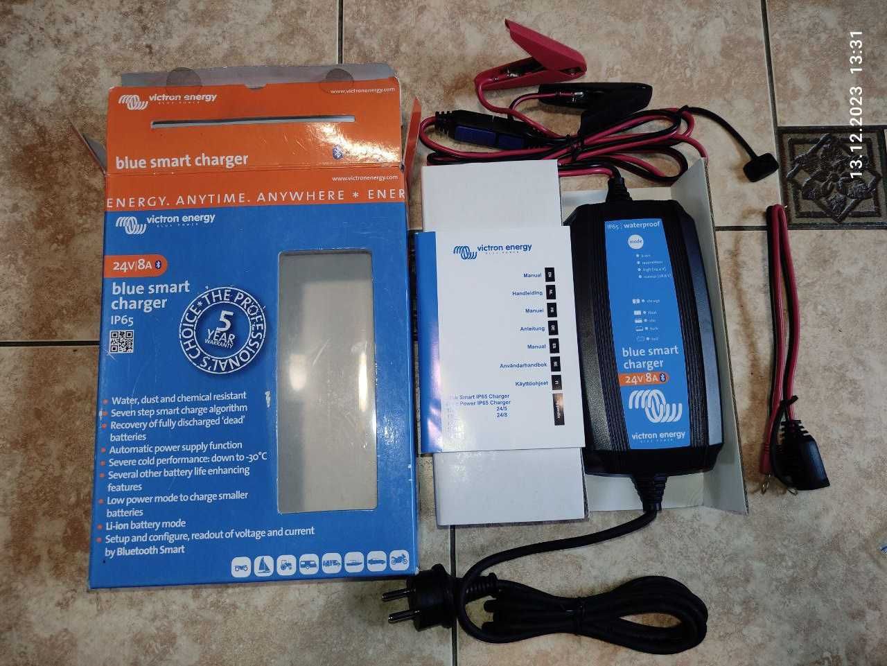 Зарядний пристрій Victron energy  Blue Smart 24V 8A IP65