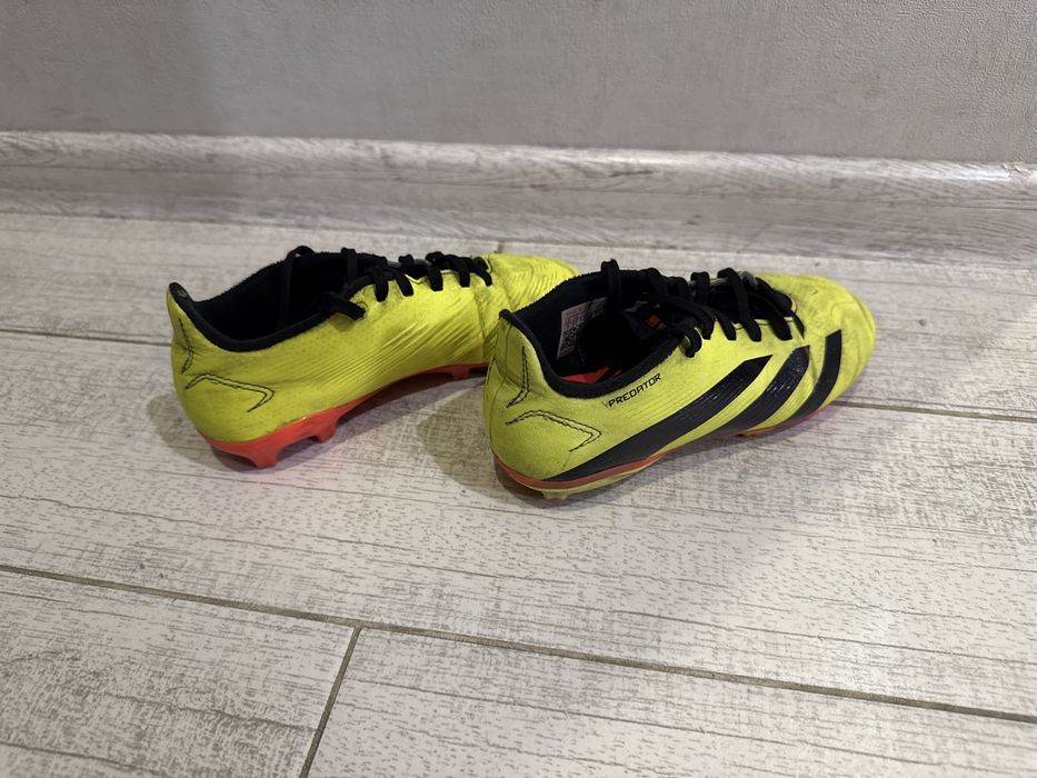 Футбольні бутси шипи дитячі Adidas Predator 31.5 стелька 19.5
