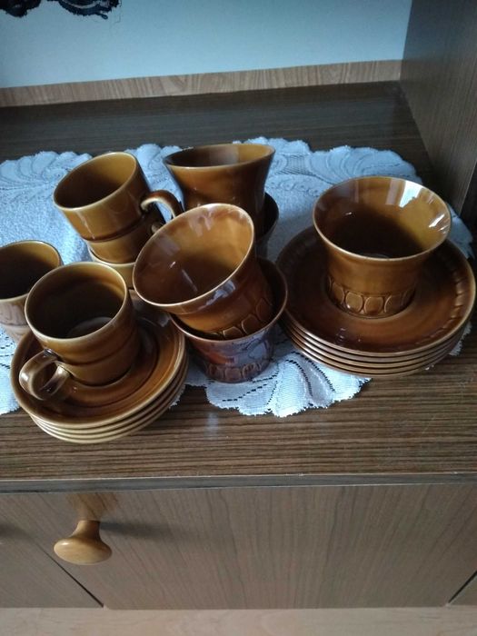 sprzedam kubki , talerzyki 19 części za 30 zł