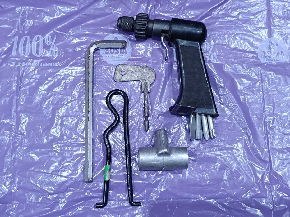 Śrubokręt z schowkiem i inne