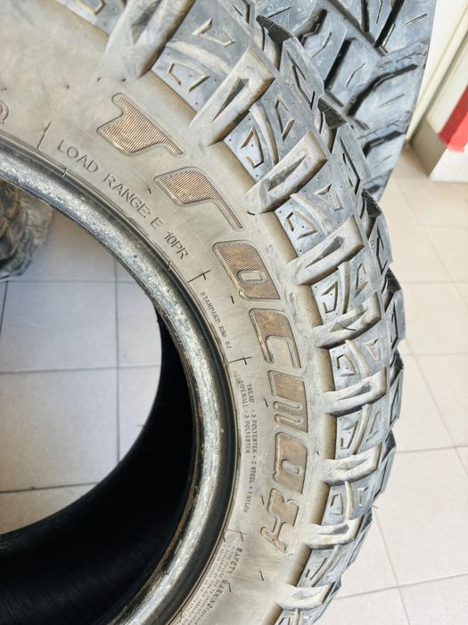 Pneus de jipe como novos