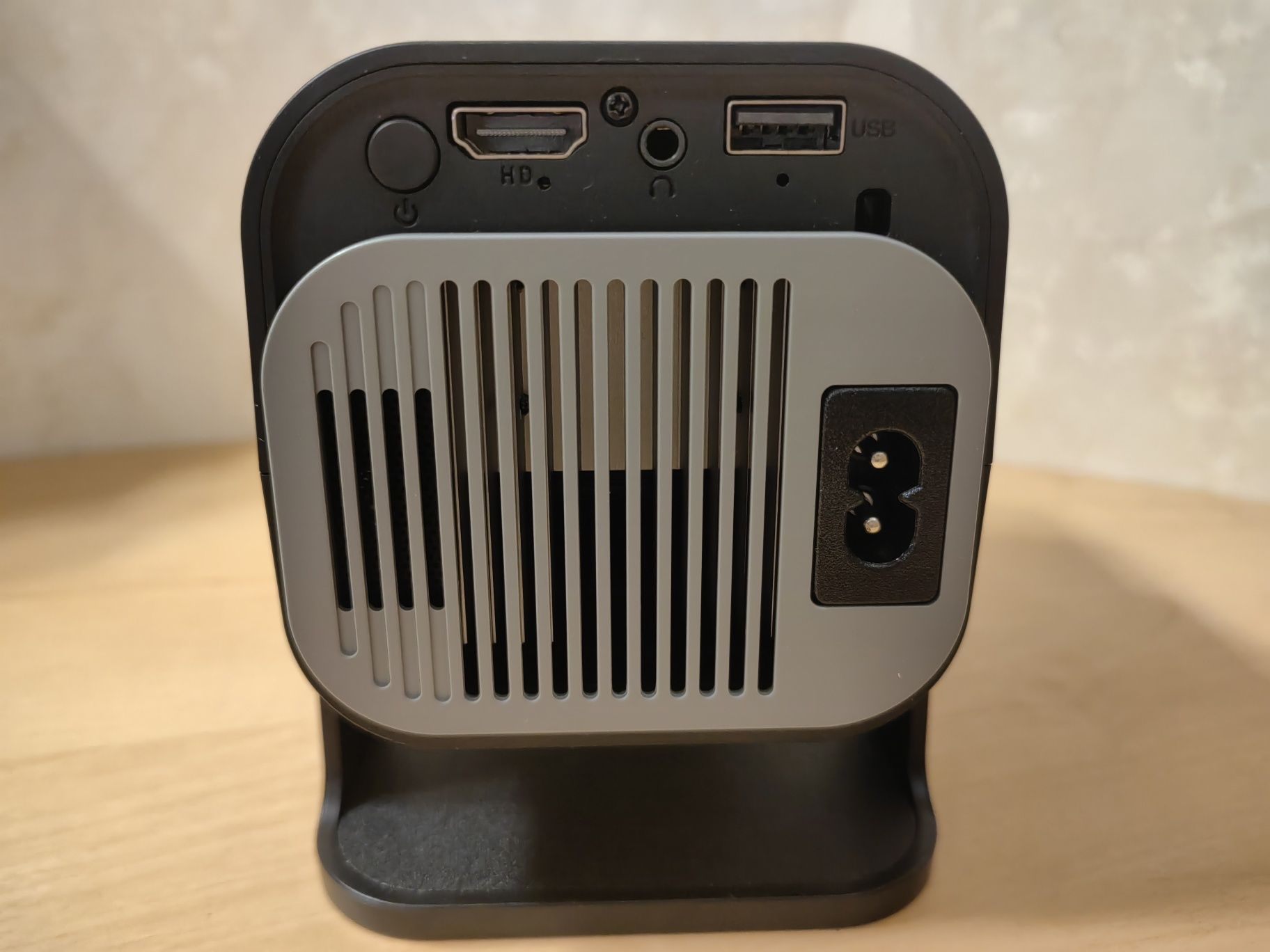 Projektor przenośny android TV smart, WiFi, BT,