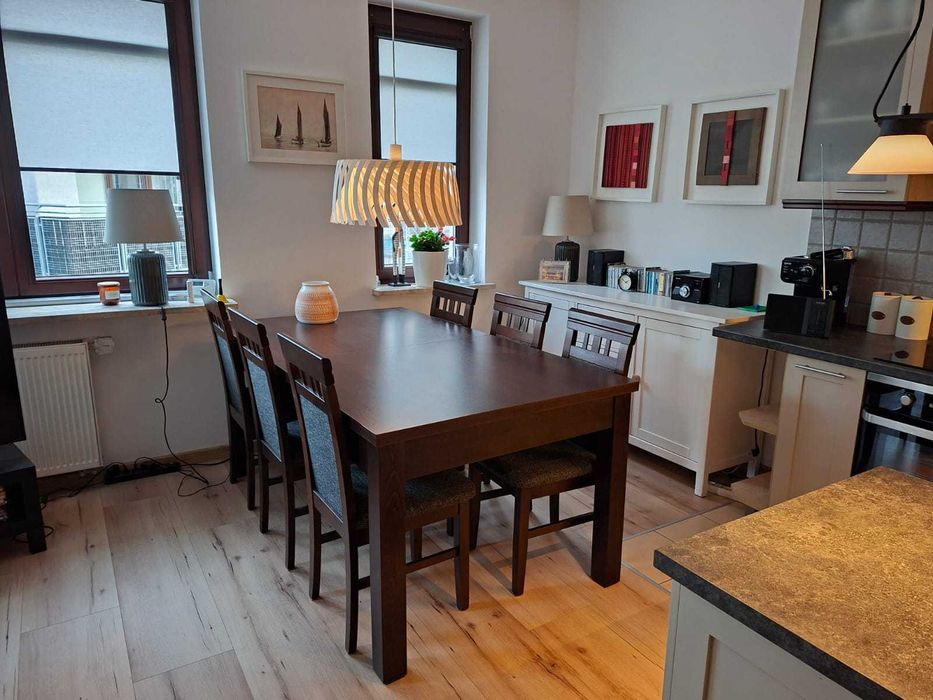 Stół + 6 krzeseł komplet. Stan bardzo dobry