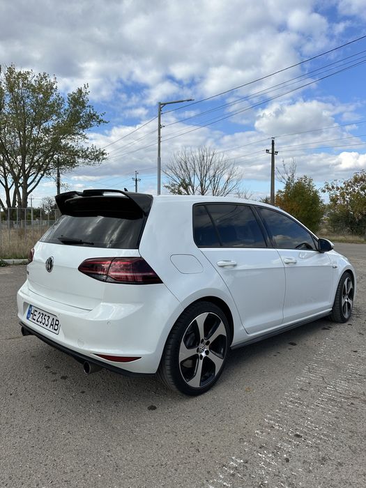 Volkswagen Golf GTI 7