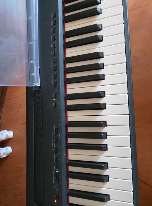 Piano Yamaha vertical elétrico