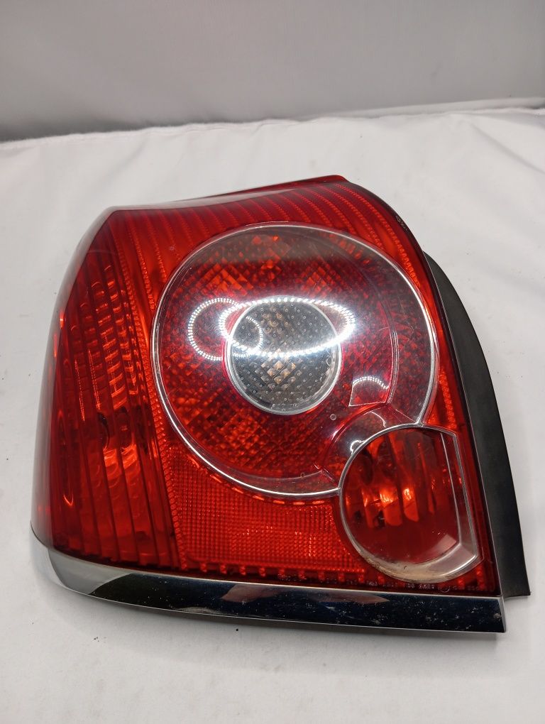 Lampa tył tylna lewa Toyota Avensis sedan lift